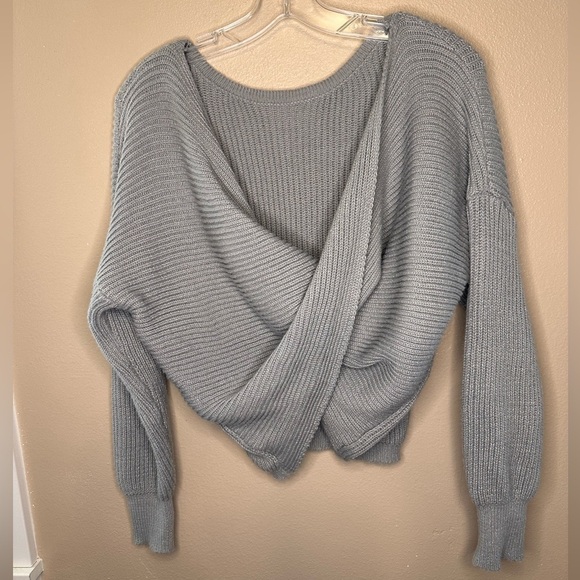 SHEIN Women’s Cropped Crossover Knit Sweater Size Small Gray - Picture 1 of 3